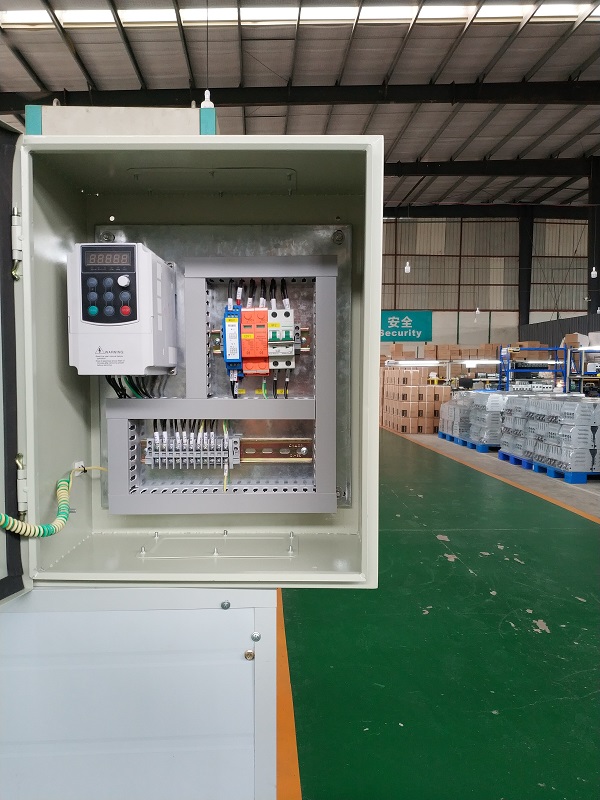 家用2.2kWp小型太阳能提灌控制系统